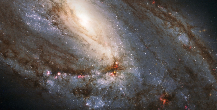 галактика М66