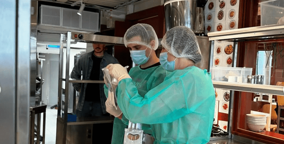 У ресторані Міші Кацуріна проводять перевірки після масового отруєння