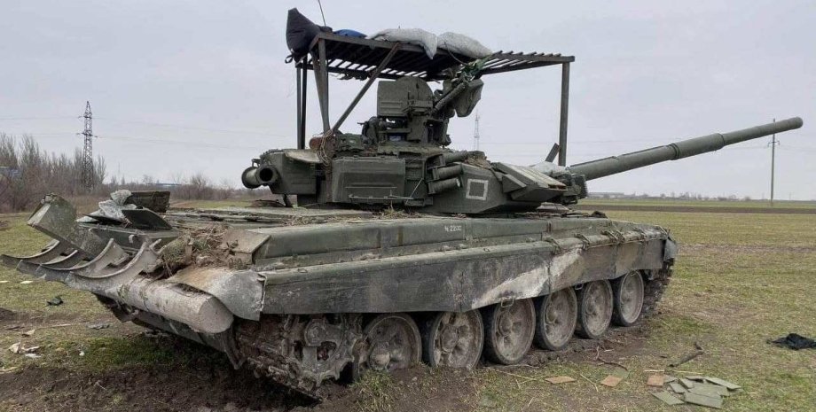Танк Т-90А, один из самых современных российских, его модернизировали в начале 2000-х годов