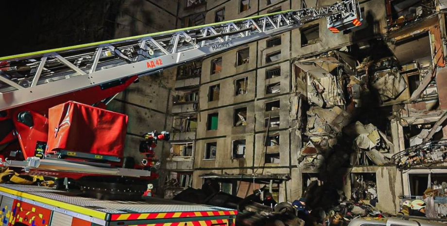 Les Russes ont laissé tomber l'airbag dans une maison d'habitation à Kharkiv. À ...