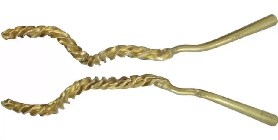 золото, прикраса, торк, знахідка, металошукач, Британія, музей, скарб, Бронзовий вік, дослідження, археологія