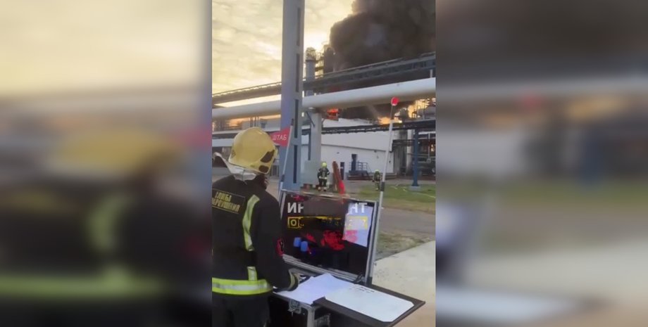 пожежа нпз, омськ, пожежа на нпз у росії, пожежа в омську