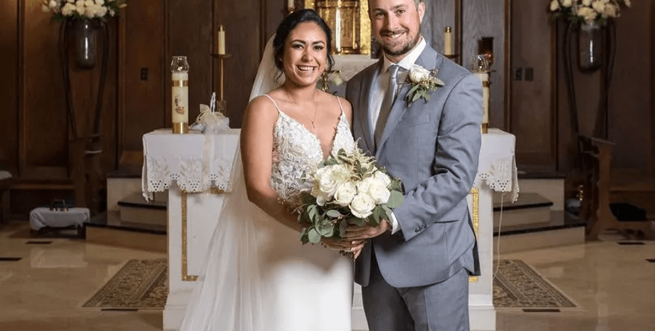 Женщина вышла замуж за незнакомца, уснул в чужом дома, полюбила незнакомца, пошла на вечеринку, спасала сестру, вызвала полицию