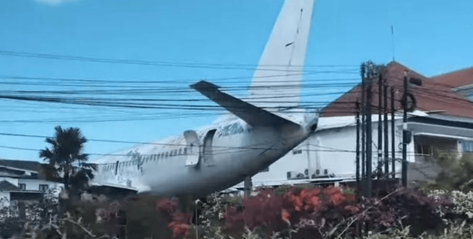 самолет, заброшенный боинг, Бали, достопримечательность, куда сходить на Бали, туристический гайд, Boeing 737