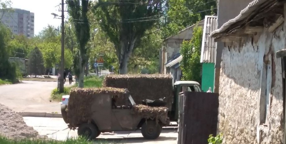Зображення машин російських військових