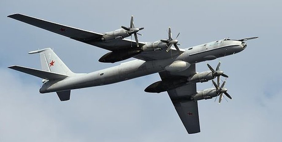 Літак Ту-142 ЗС РФ під час польоту