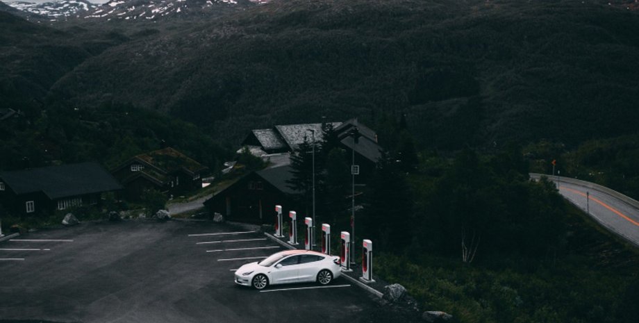 Tesla, Supercharger, сеть зарядных станций Tesla
