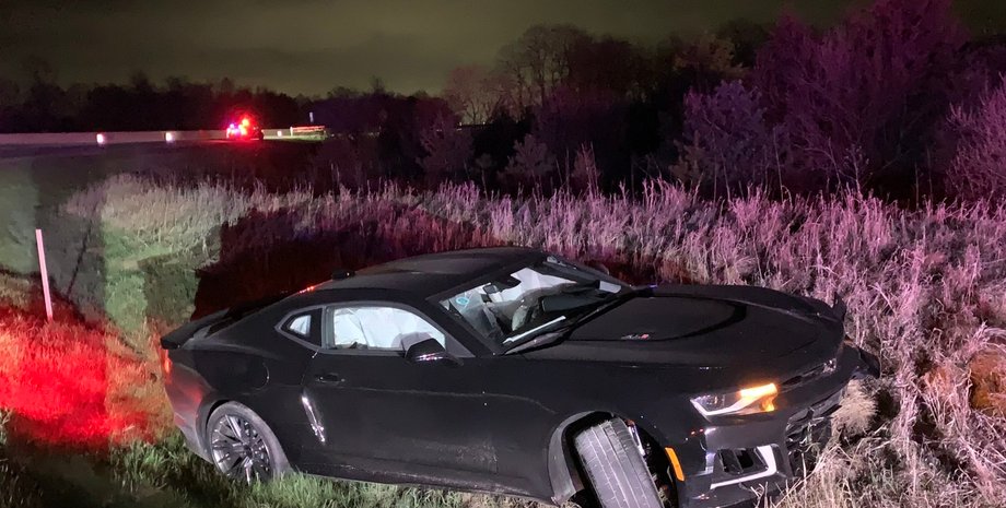 Chevrolet Camaro ZL1, Chevrolet Camaro 2022, Chevrolet Camaro, угон авто, полицейская погоня