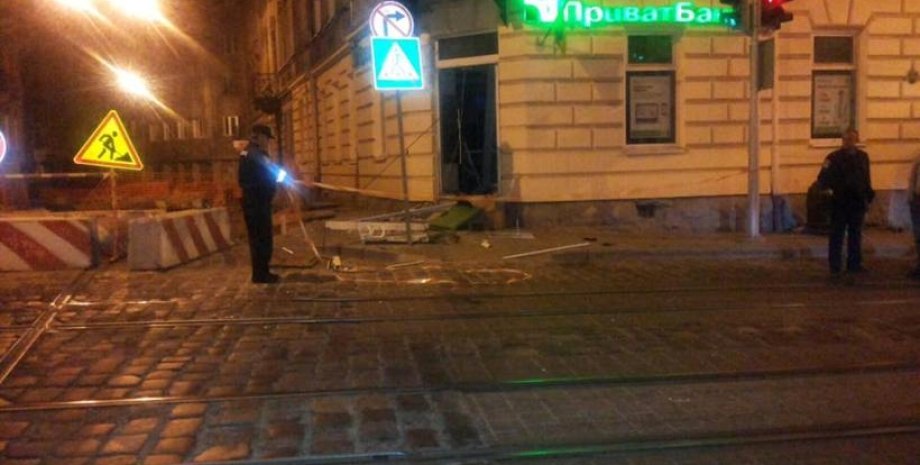 Взорванный банкомат во Львове / Фото: facebook.com/igor.zinkevych