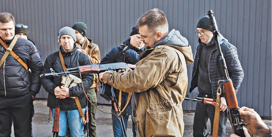 Раздача оружия в Киеве, раздача оружия, оружие