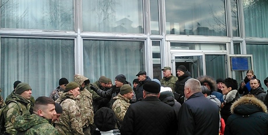 Банковский комитет Рады брали штурмом / Фото: facebook.com