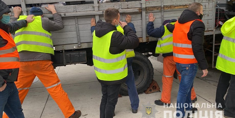 грузчики, полиция, херсон, аэропорт, задержание