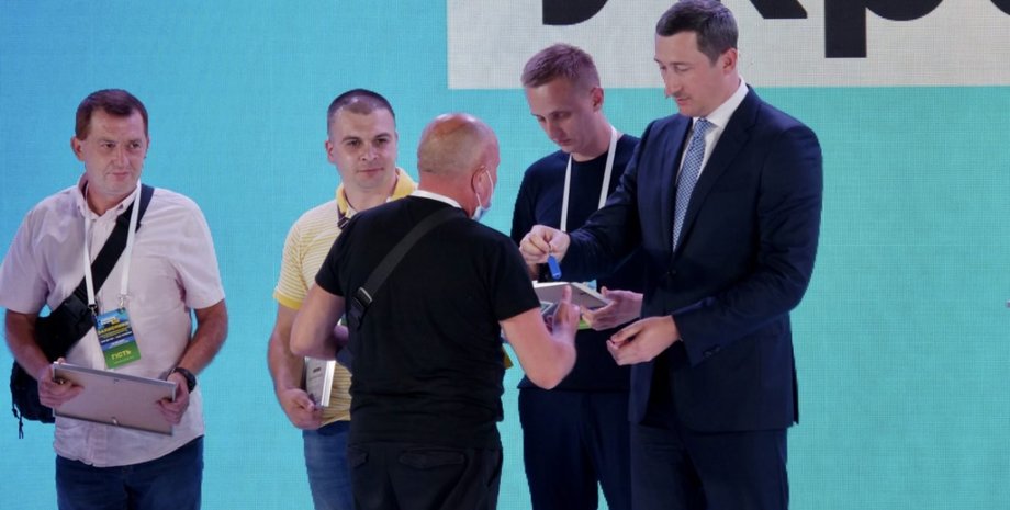 Олексій Чернишов, Україна 30