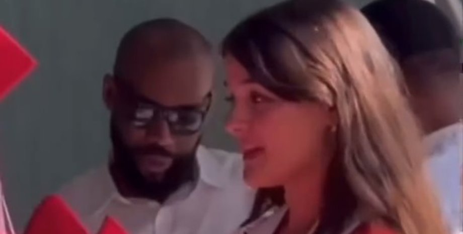 Сури Круз, выпускной, получение аттестата