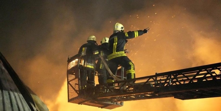 Пожар в Одессе Пожар, Одесса, обстрел, БПЛА, атака, война в Украине, фото
