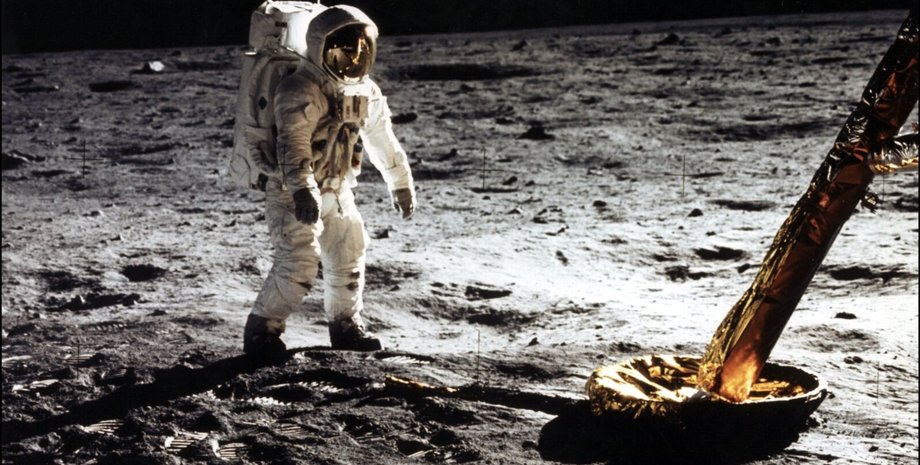 Лунная поверхность