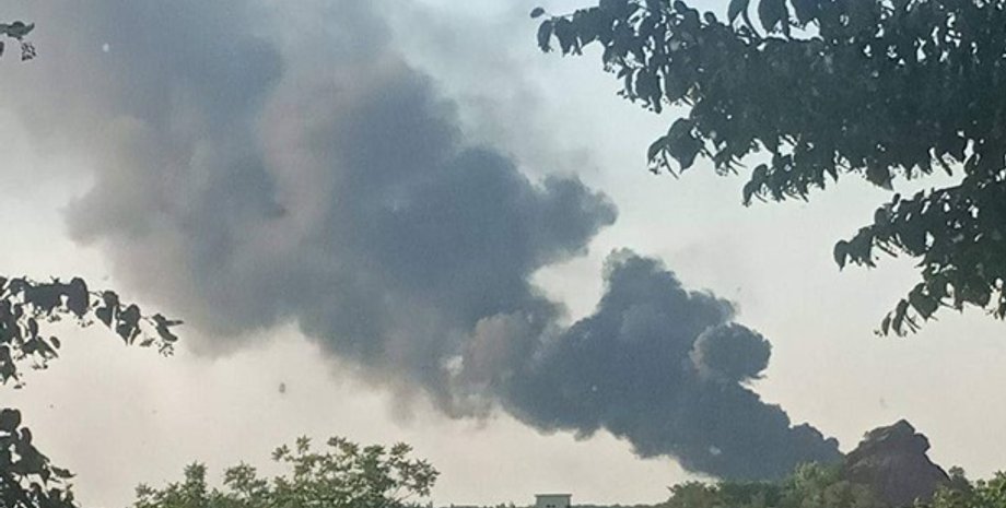 Пожар на нефтебазе в Донецке