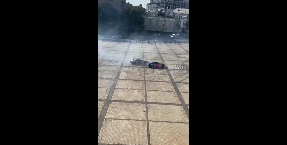 дрифт, дрифт в Киеве, экстремальные гонки в Киеве, дрифт Red Bull в Киеве