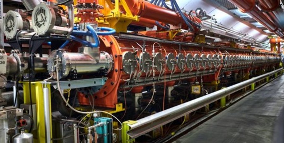 Протонний суперсинхротрон