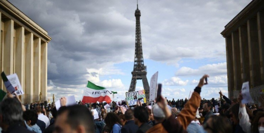 протест париж, иран, поддержка ирана, полиция морали