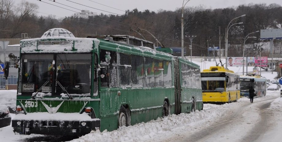 Киев, троллейбус, пассажиры, автомобили, блокировка,