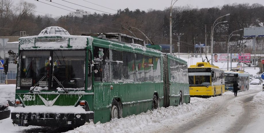 Киев, троллейбус, пассажиры, автомобили, блокировка,