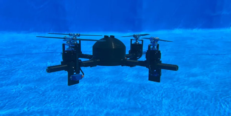 БПЛА маневрирует под водой