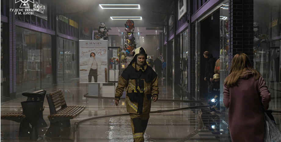 Пожар в ТРЦ Космополит, пожар в Киеве, 7-летний мальчик совершил пожар в трц Киева, возгорание в трц космополит