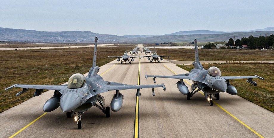 Туреччина надасть авіацію НАТО для захисту неба