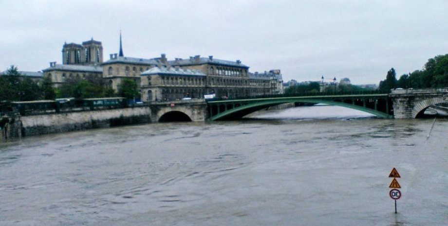 Наводнение в Париже / Фото: Twitter