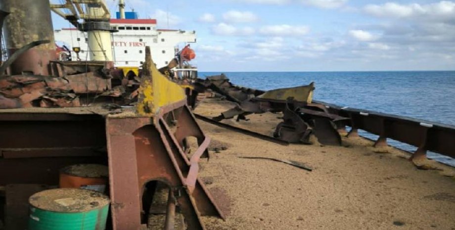 C'est un navire qui a transporté le blé en Égypte. La fusée russe l'a frappé apr...