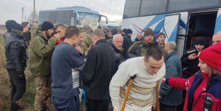 Украинцам, вернувшимся из плена, назначили выплаты