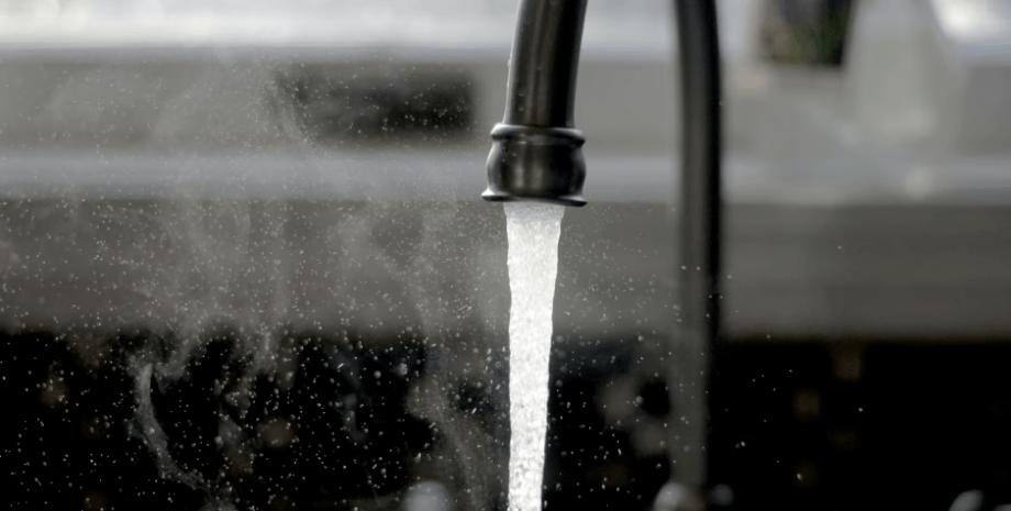 В Кабмине говорят, что по стандартам ЕС украинцы не имеют питьевой воды вода