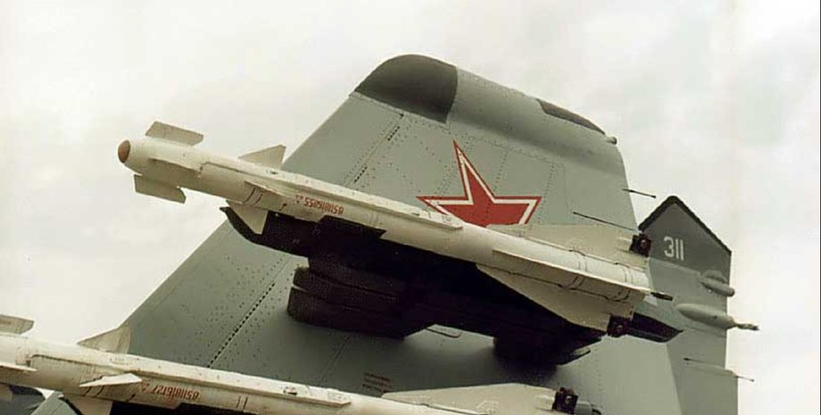 керована ракета Р-60 на російському літаку