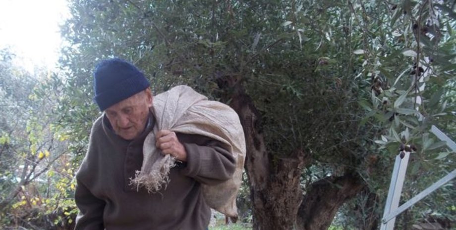 Мужчина прожил 45 лет с раком, голубые зоны, страшный диагноз, волшебный остров, пил вино, рак, ошибка врачей, пенсионер,