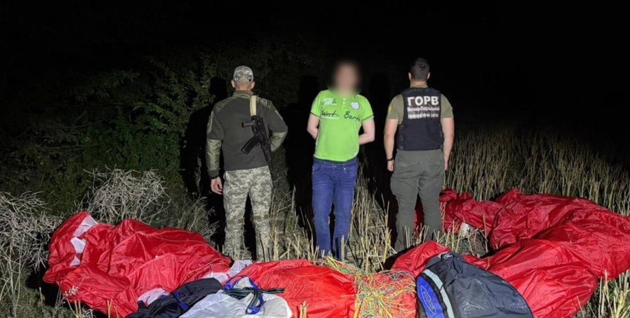 Житель Хмельницкой области хотел пересечь границу на параплане