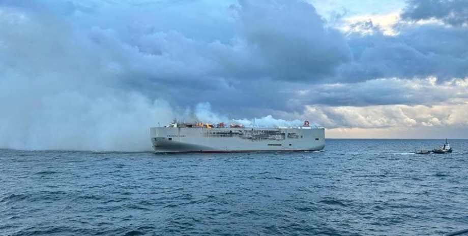 Fremantle Highway, пожежа на кораблі, пожежа на судні