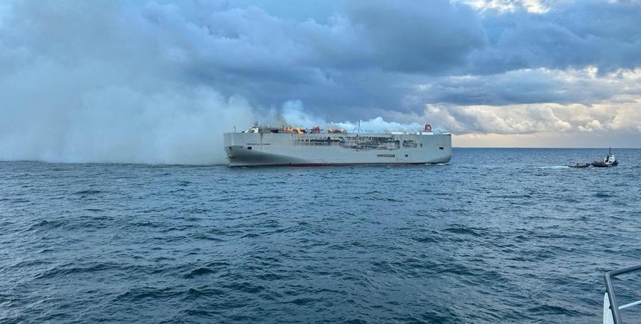 Fremantle Highway, пожар на корабле, пожар на судне