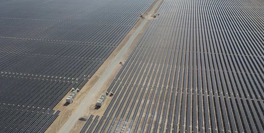 сонячний парк, сонячні батареї, сонячні панелі