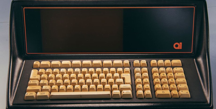 Первый ПК Q1 Intel 8008 1972 г. Первый ПК Q1 Intel 8008 1972 г.