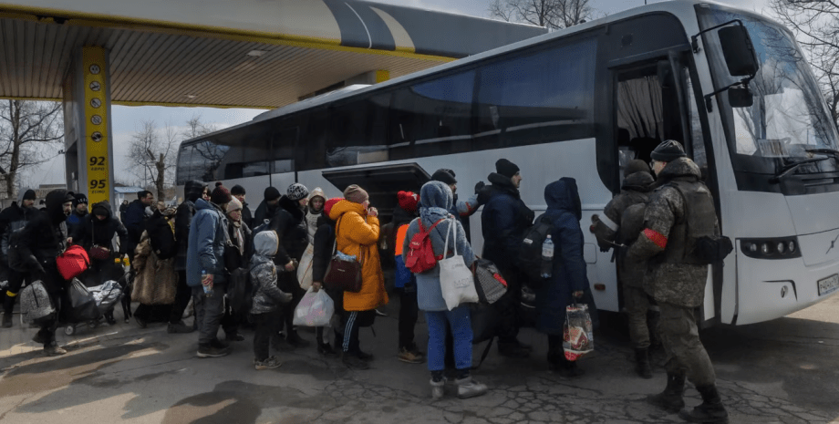 эвакуация. депортация, вывозят украинцев, автобус
