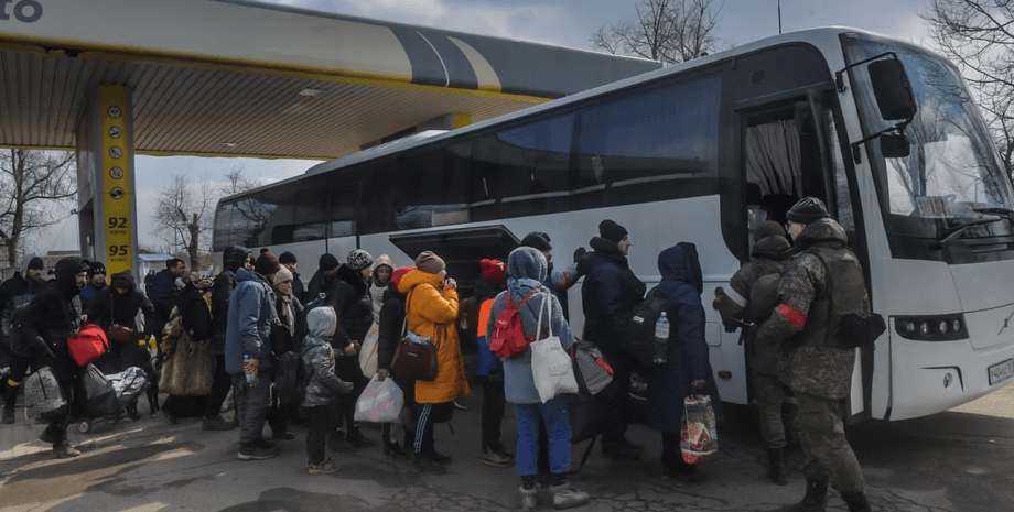 эвакуация. депортация, вывозят украинцев, автобус
