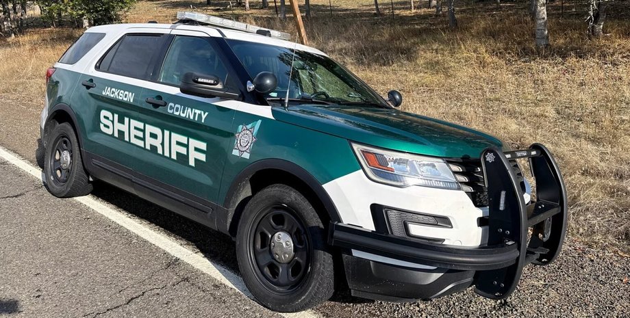 полицейское авто, полицейские шипы, полицейская погоня, нарушение ПДД