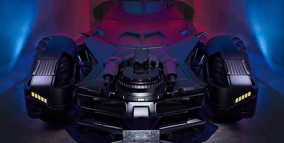 купить бэтмобиль, новый Бэтмобиль, Бэтмен против Супермена, авто Бэтмена