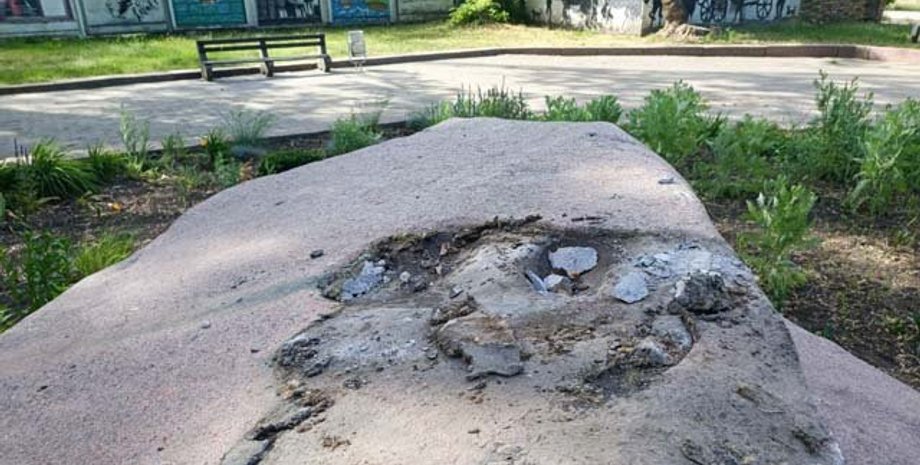 постамент, постамент пушкин николаев, памятник пушкину николаев, памятник пушкину, снесли памятник пушкину, декоммунизация памятник, дерусификация памятник