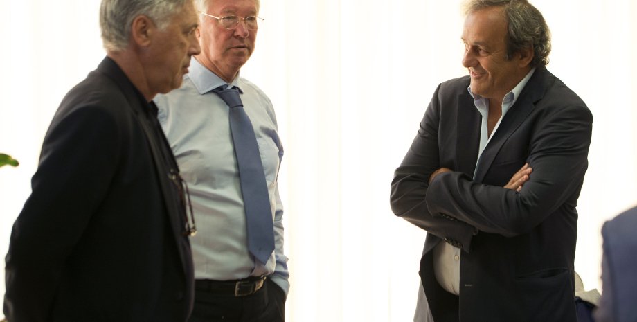 Карло Анчелотти, Алекс Фергюссон и Мишель Платини на форуме тренеров УЕФА / Фото: Getty Images