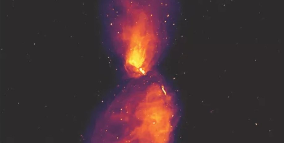 чорна діра, Центавра, виверження