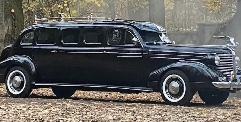 авто Уэнздей Адамс