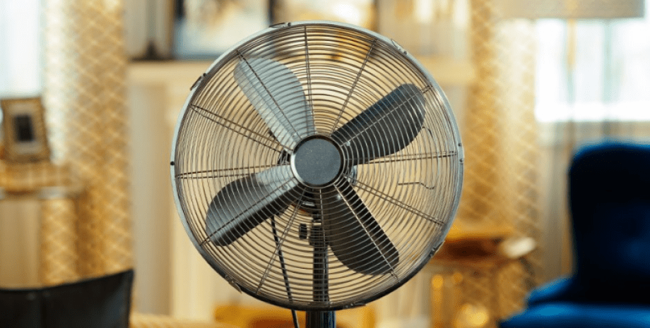 Как охладить квартиру или дом в жару, где поставить вентилятор, чтобы стало прохладнее