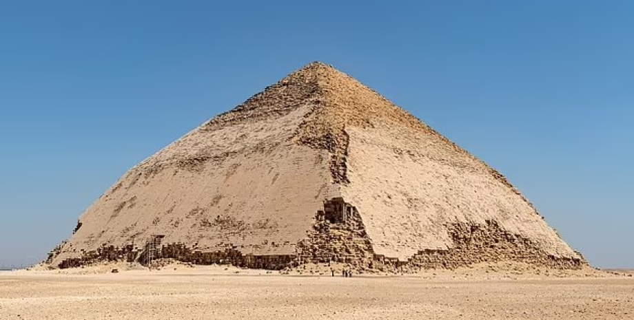 пирамида бент, ломанная пирамида